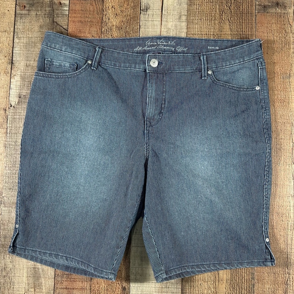 Gloria Vanderbilt Womens Plus 16W Bermuda Denim Shorts Pinstripe Classic Casual